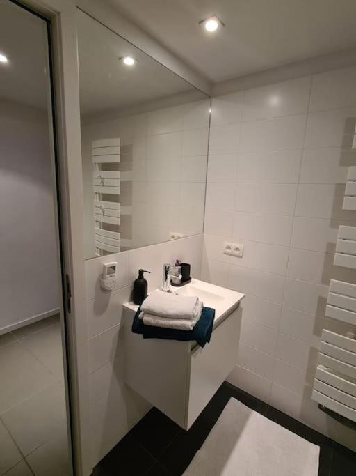 Beau Studio Apartment Brussel Bagian luar foto
