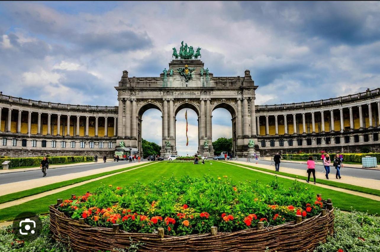 Beau Studio Apartment Brussel Bagian luar foto