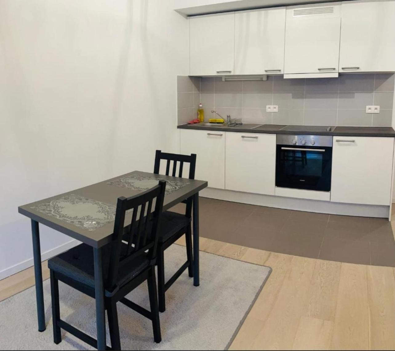 Beau Studio Apartment Brussel Bagian luar foto